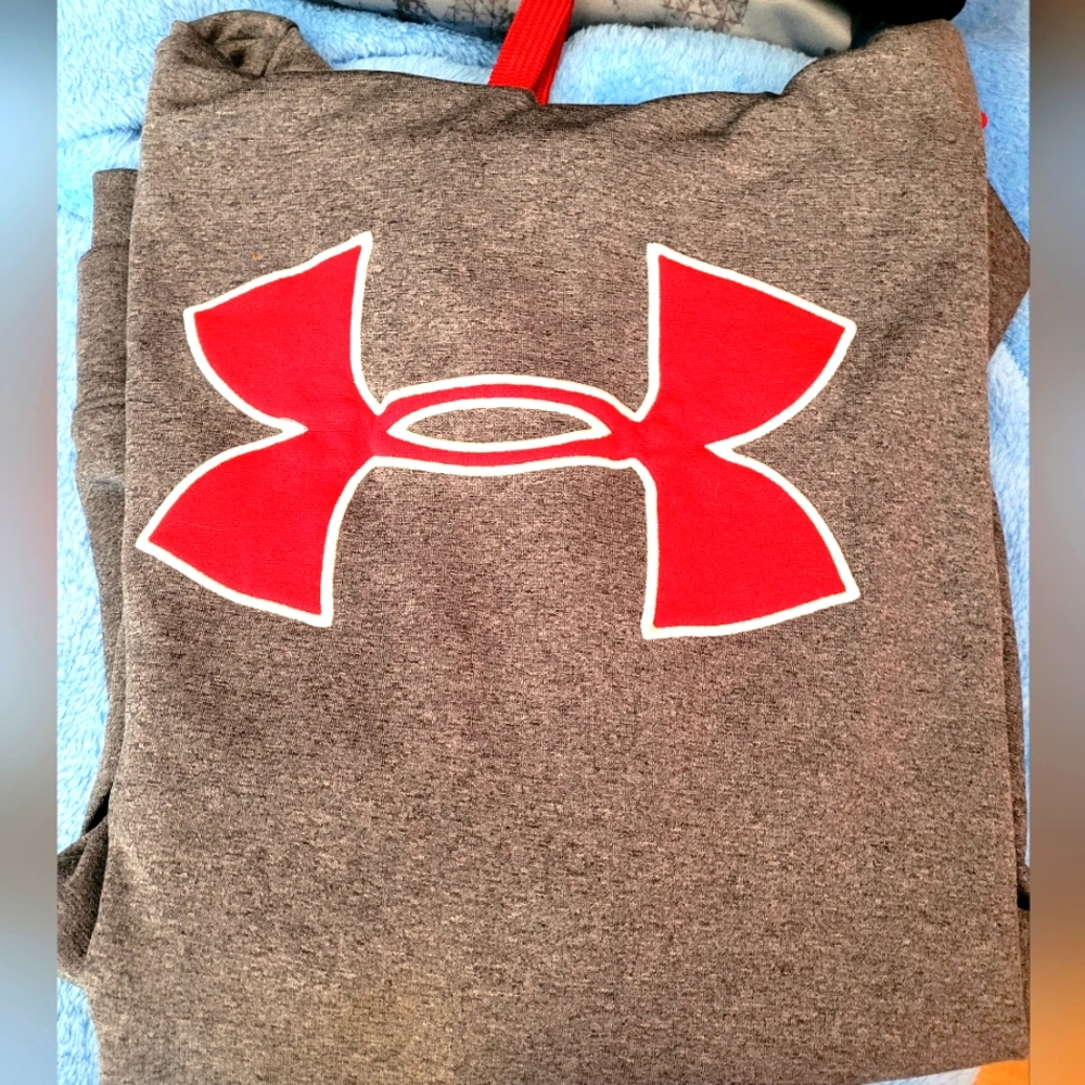 Under Armour men's small hoddie